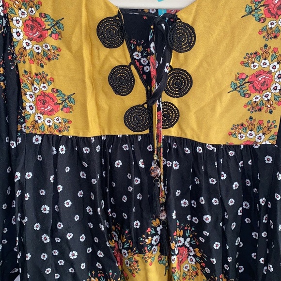 Farm Rio blouse - Picture 2 of 5